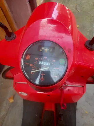 Vespa PK 125 Roja