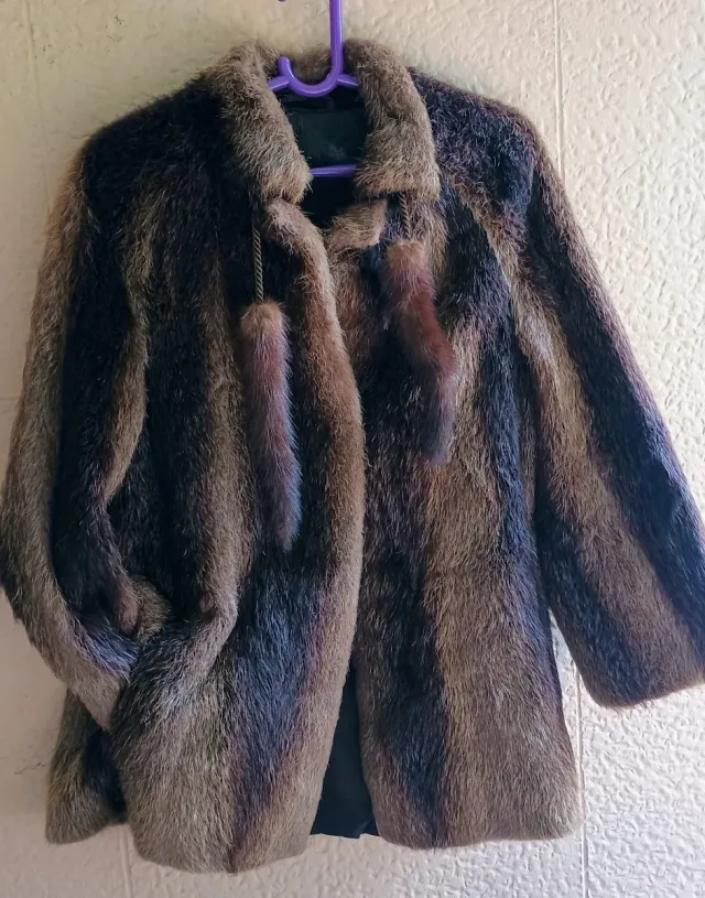 Chaquetón de piel marrón y negro