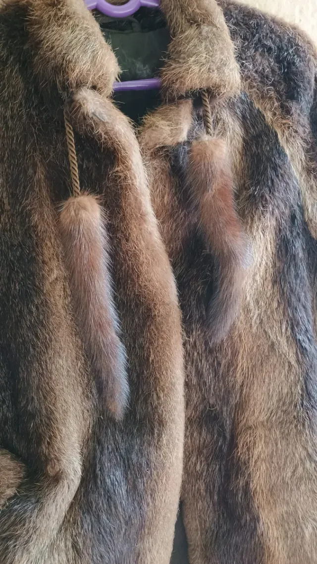 Chaquetón de piel marrón y negro