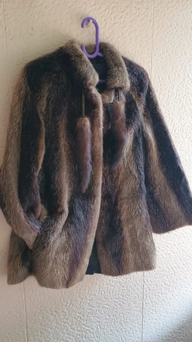 Chaquetón de piel marrón y negro