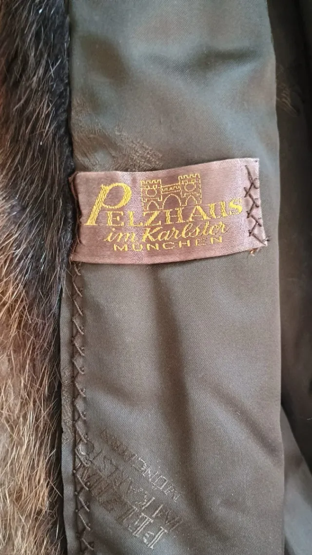 Chaquetón de piel marrón y negro