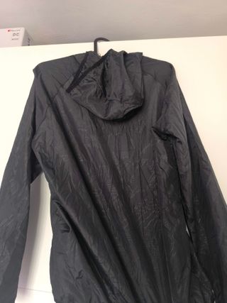 CHUBASQUERO IMPERMEABLE CON CAPUCHA