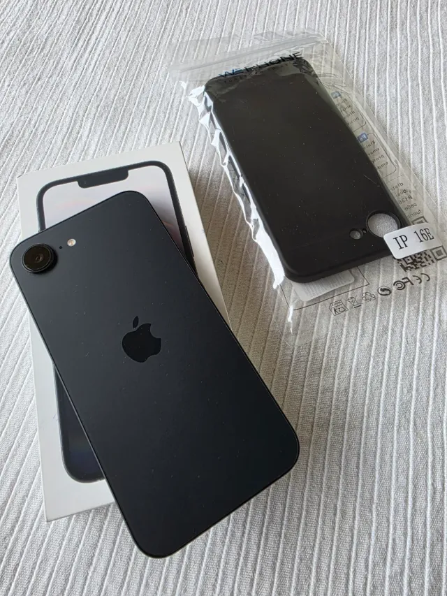 iPhone 16e negro