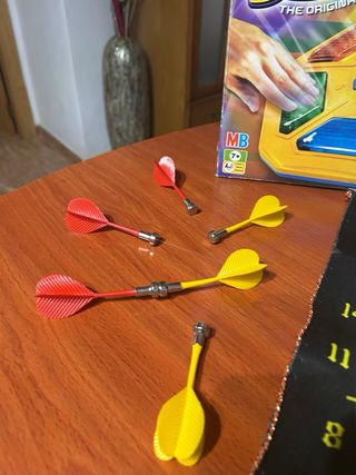 Super Simon MB Juego de Mesa + Dardos