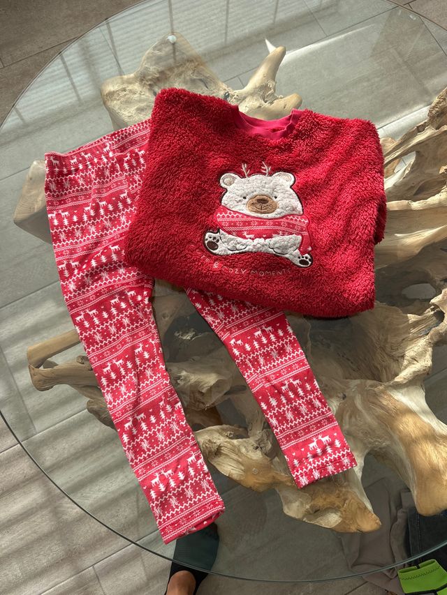 Conjunto Pijama Oso Polar Rojo Talla 128