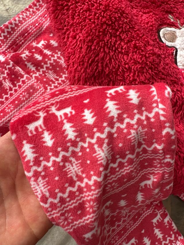 Conjunto Pijama Oso Polar Rojo Talla 128