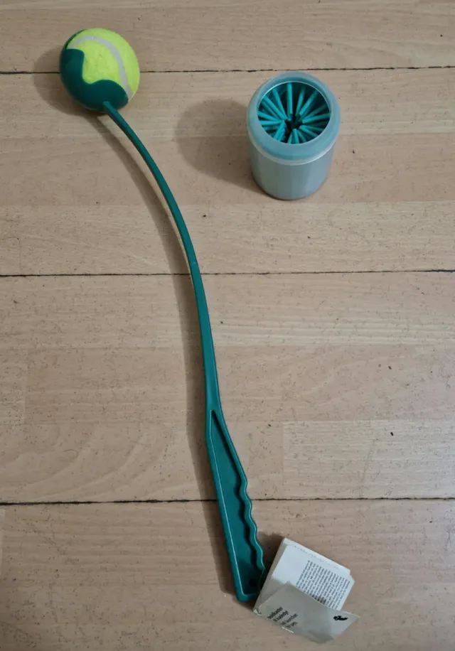 Lanzador pelotas+Limpiador patitas perro