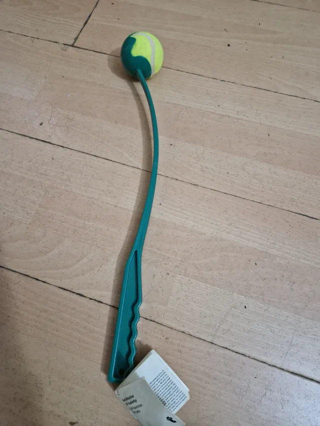 Lanzador pelotas+Limpiador patitas perro