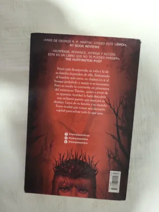 Una Corte de Rosas y Espinas - Sarah J. Maas