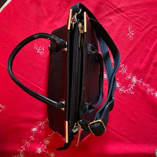 Borsa elegante nera in ecopelle con dett. dorati