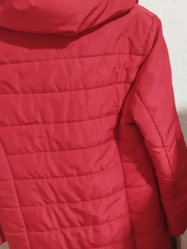 Abrigo acolchado rojo