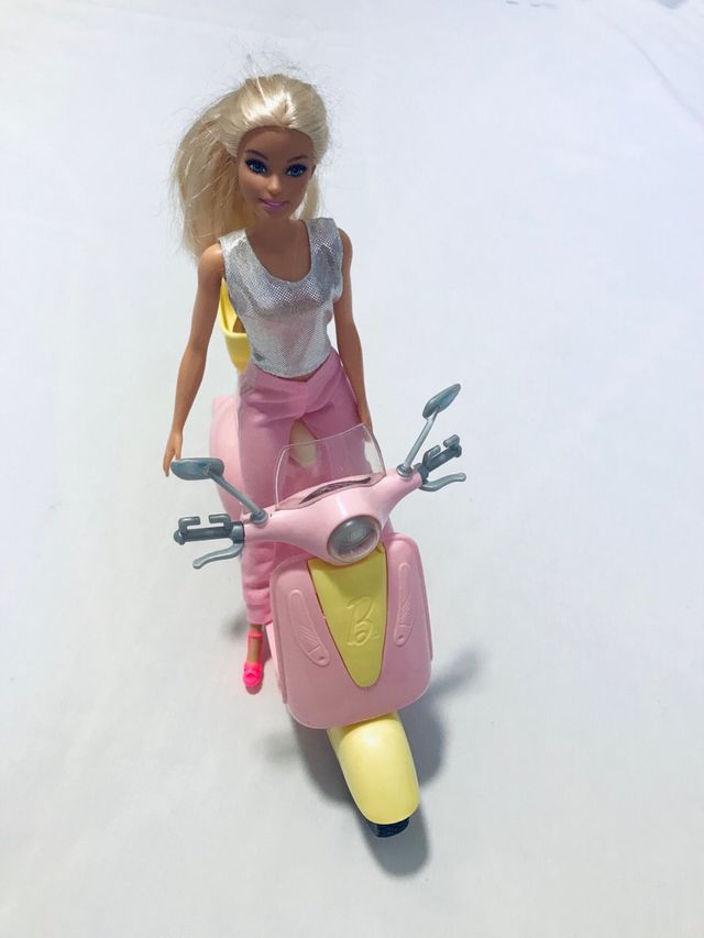 Moto Barbie con cagnolino
