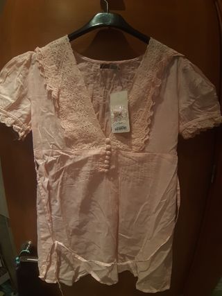 Blusa rosa encaje manga corta talla S nueva