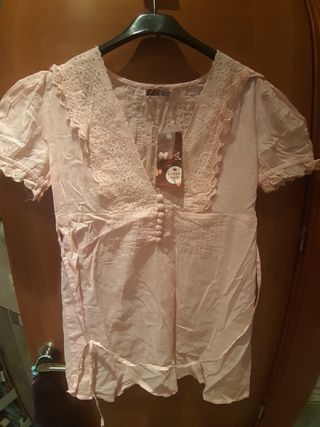 Blusa rosa encaje manga corta talla S nueva