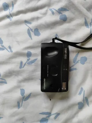 Cámara Olympus Trip 100 Negra