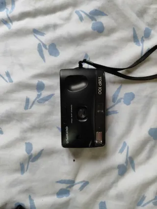 Cámara Olympus Trip 100 Negra