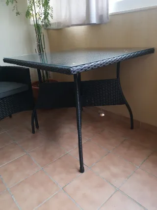 Mesa y 2 sillas ratán terraza marrón