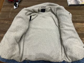 Cazadora vaquera Bershka con borreguillo