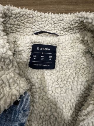 Cazadora vaquera Bershka con borreguillo