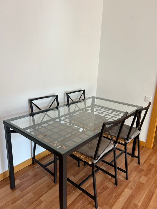 Mesa comedor cristal y 4 sillas