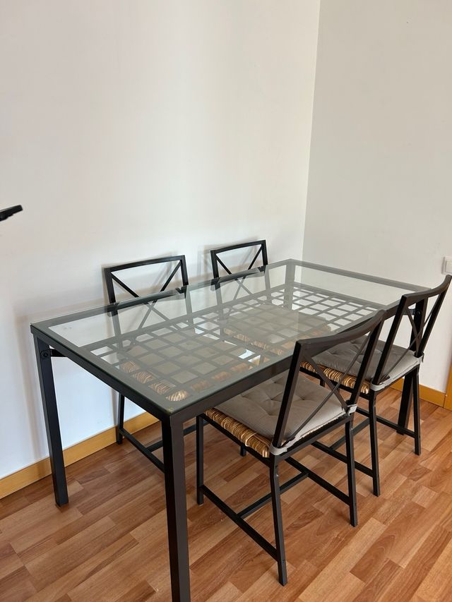 Mesa comedor cristal y 4 sillas