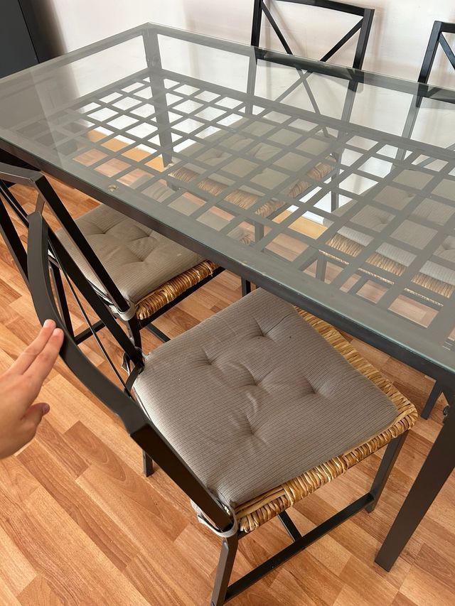 Mesa comedor cristal y 4 sillas