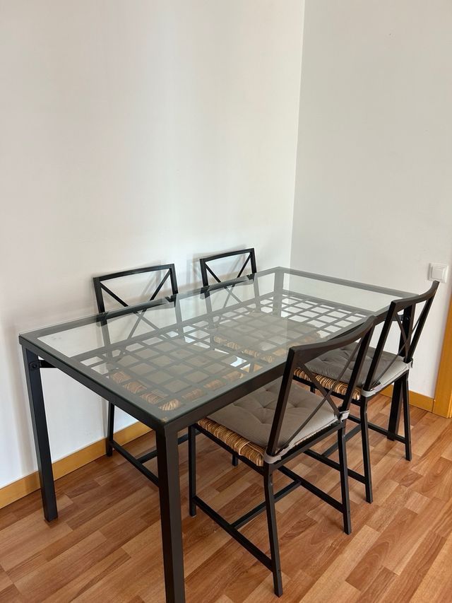 Mesa comedor cristal y 4 sillas