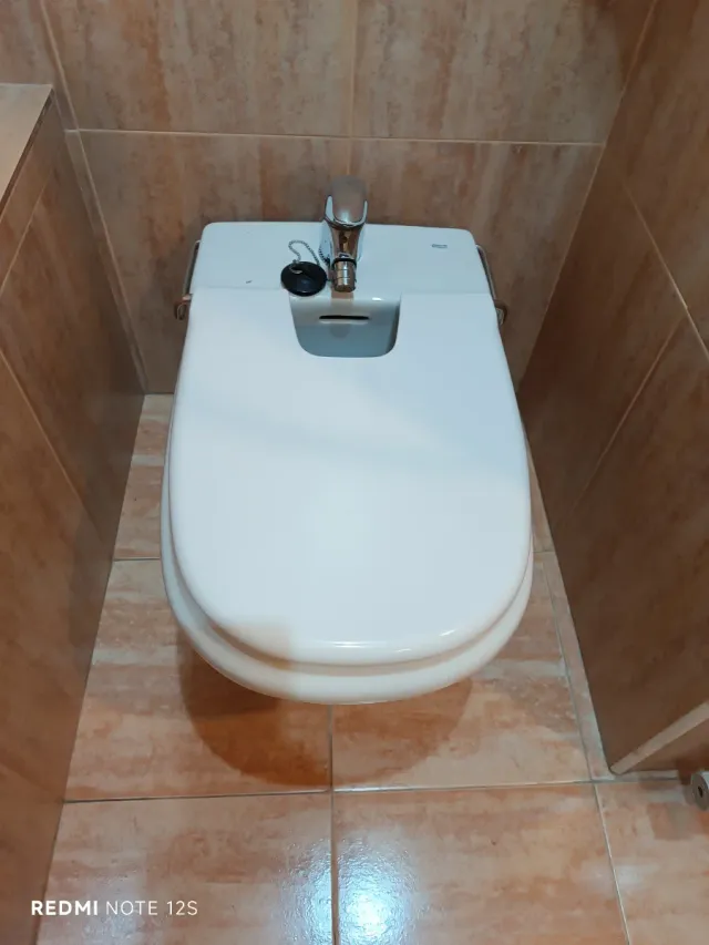 Bidé Roca Dama Blanco y Cromo.