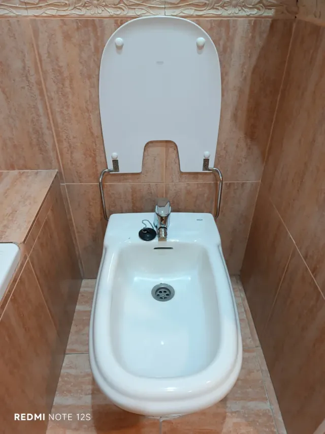 Bidé Roca Dama Blanco y Cromo.