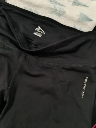 Conjunto deportivo mujer: top y mallas