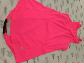 Conjunto deportivo mujer: top y mallas