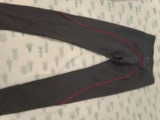 Conjunto deportivo mujer: top y mallas