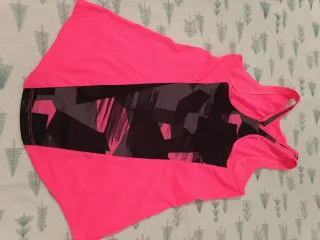 Conjunto deportivo mujer: top y mallas