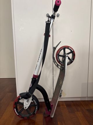 Monopatín Premier City blanco, negro y rosa