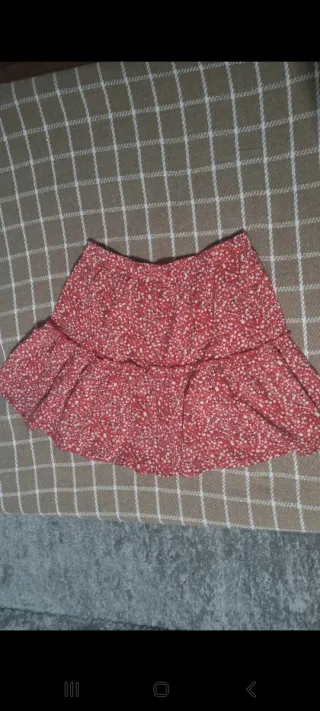 Falda estampada roja y blanca