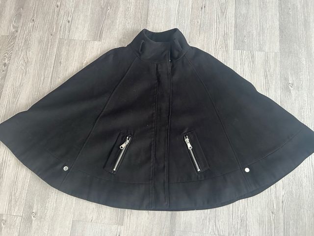 Capa de invierno mujer negra