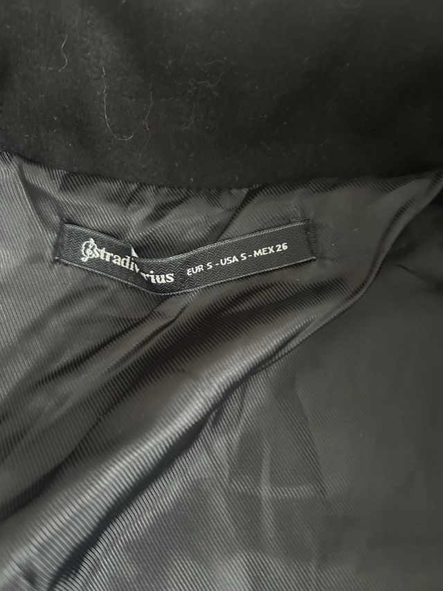 Capa de invierno mujer negra