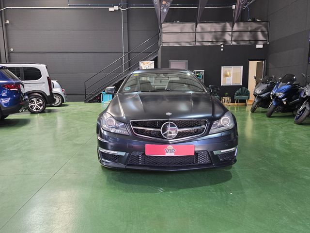 MERCEDES BENZ C63 AMG COUPE EDITION 1