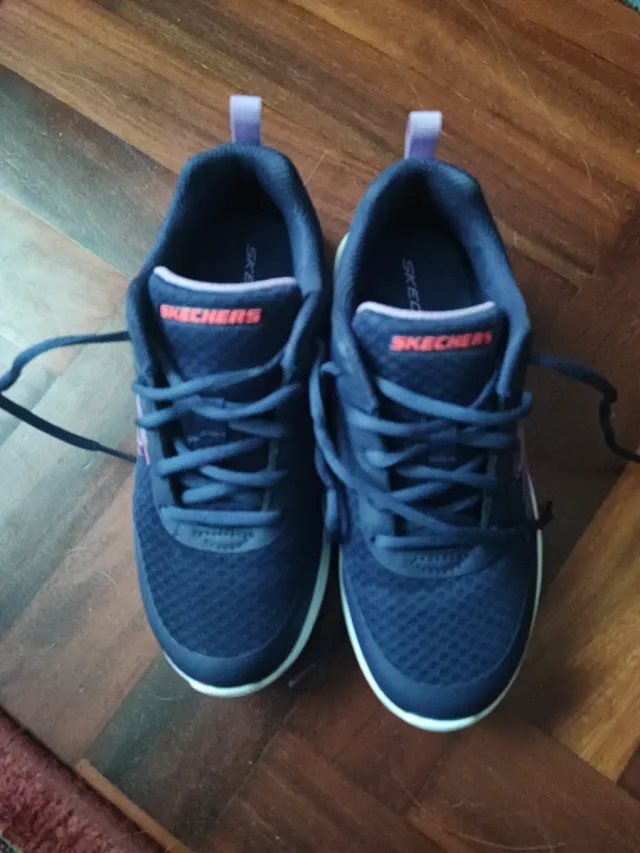 Zapatillas Skechers Azul Marino. Puestas una vez.