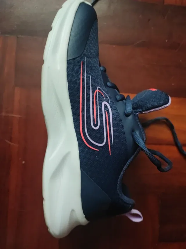 Zapatillas Skechers Azul Marino. Puestas una vez.