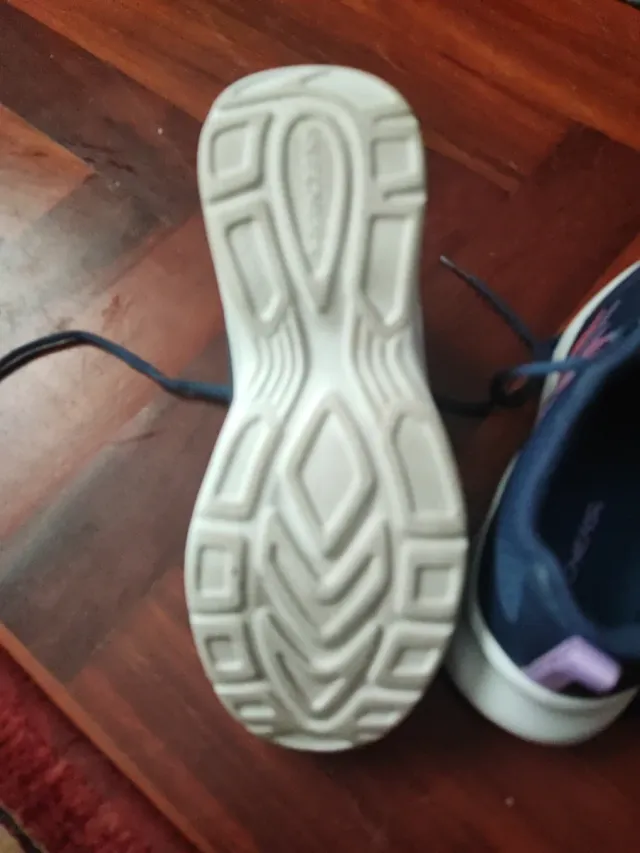 Zapatillas Skechers Azul Marino. Puestas una vez.