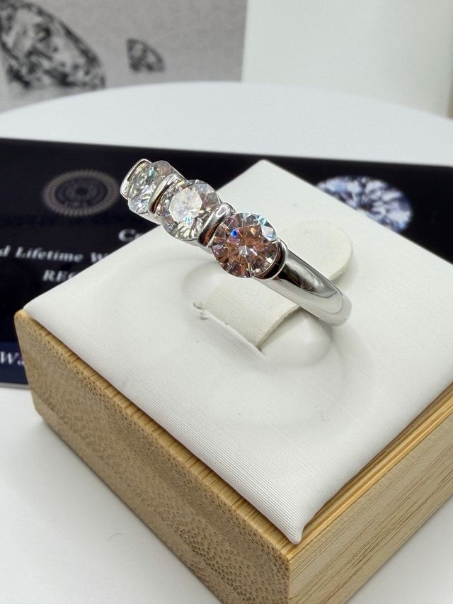 Anello Trilogy Moissanite Argento