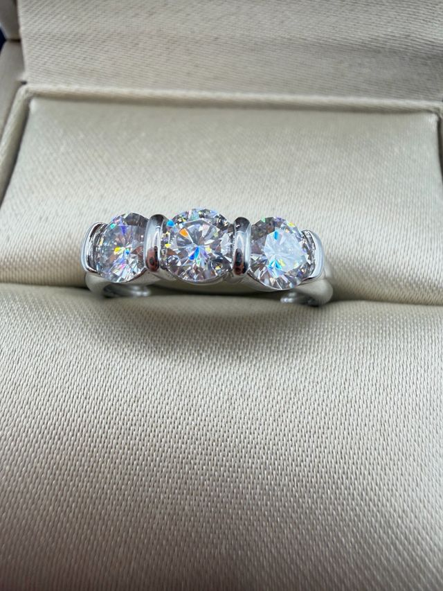 Anello Trilogy Moissanite Argento