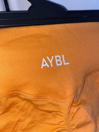 Leggings deportivos naranjas de AYBL