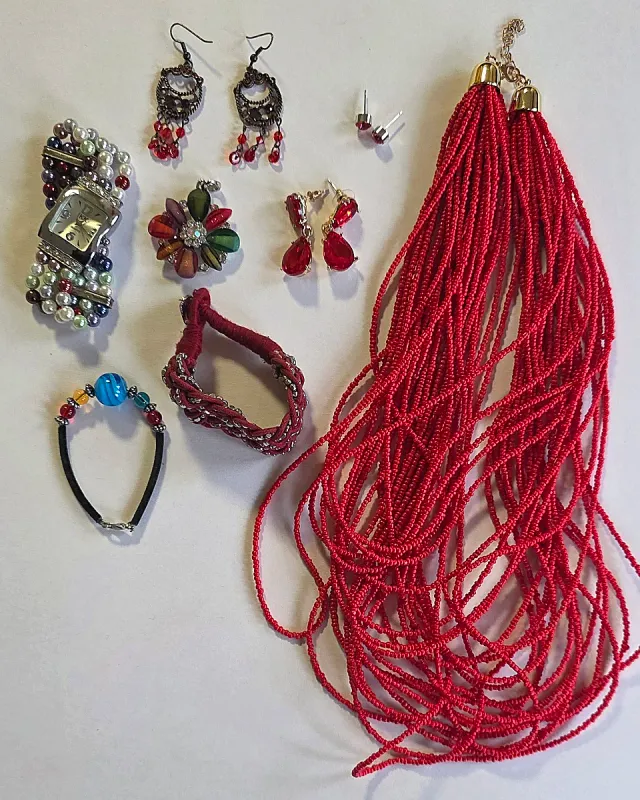 Lote bisutería: pendientes, pulseras y collar