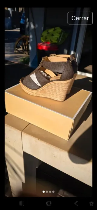 Sandalias Michael Kors Cuña Marrón y Dorado