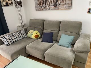 Sofá de 3 plazas con chaiselongue.
