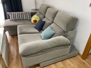 Sofá de 3 plazas con chaiselongue.