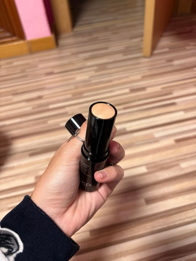 Iluminador Kiko Milano Beige Dorado