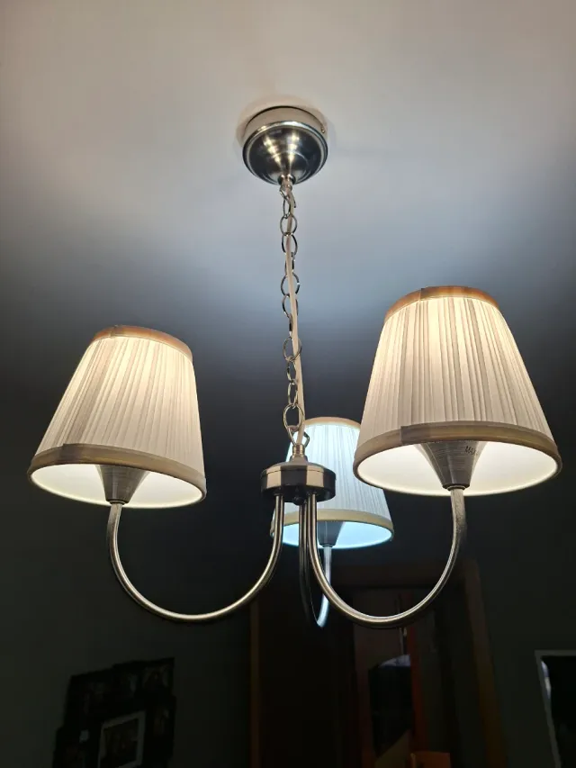 Lámpara colgante 3 luces beige y plata